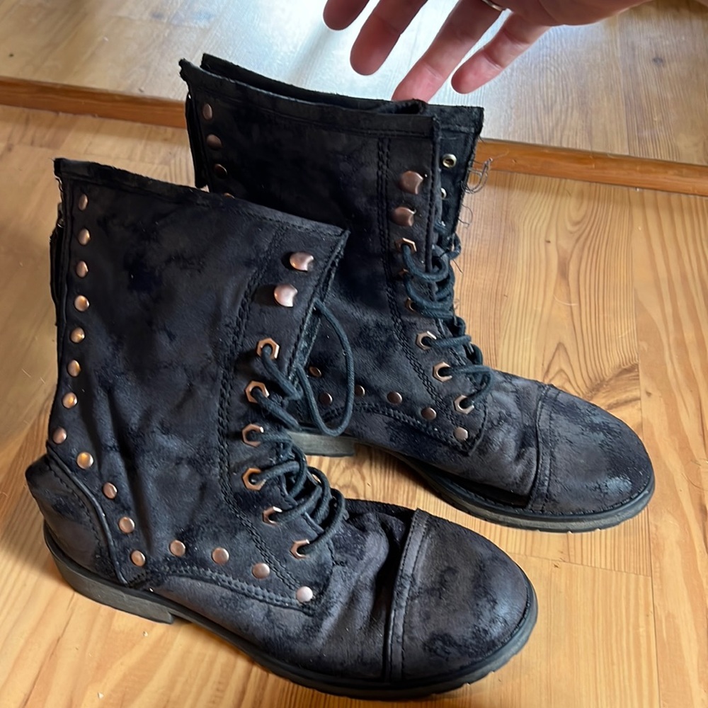 Roxy concord distressed combat style boots 7.5